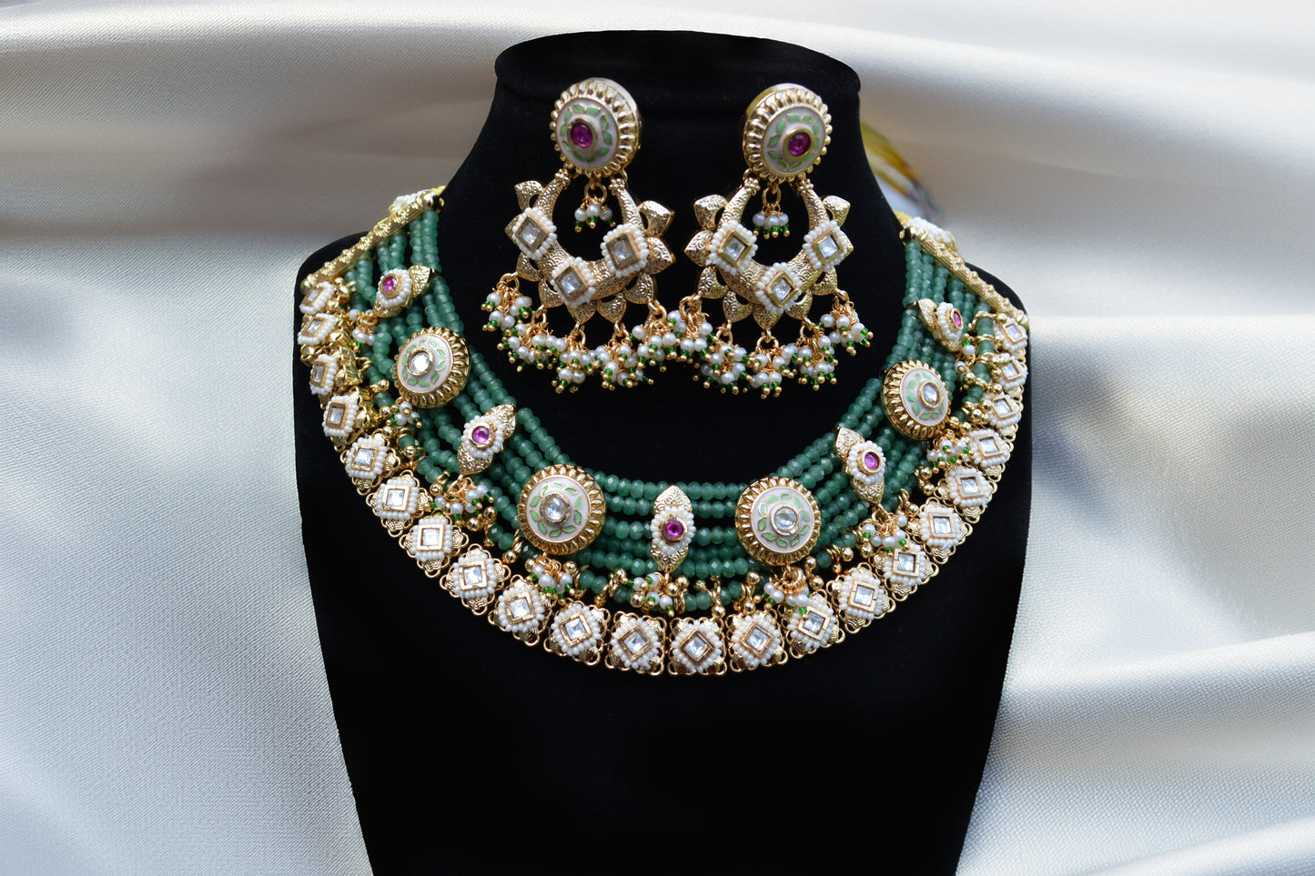 Green Traditional Choker Necklace