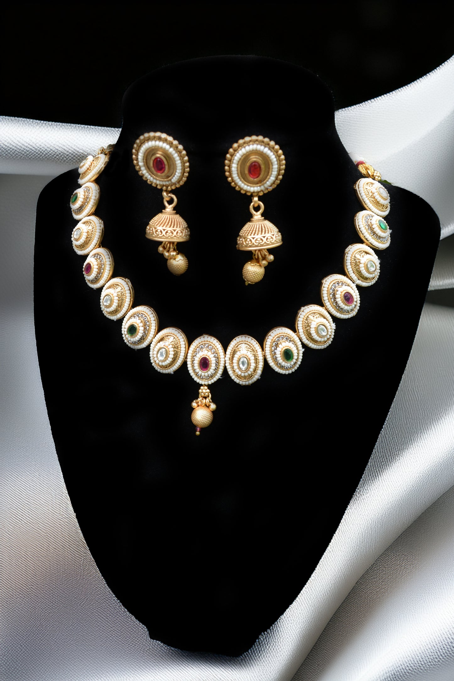 Fine Gold Finish Kundan Necklace with White Stones