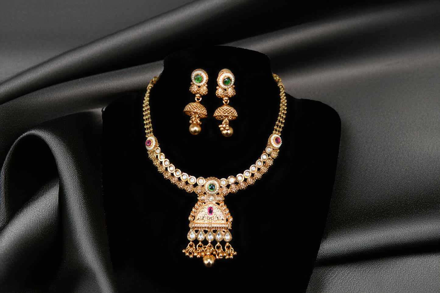 Fine Gold Finish Kundan Necklace