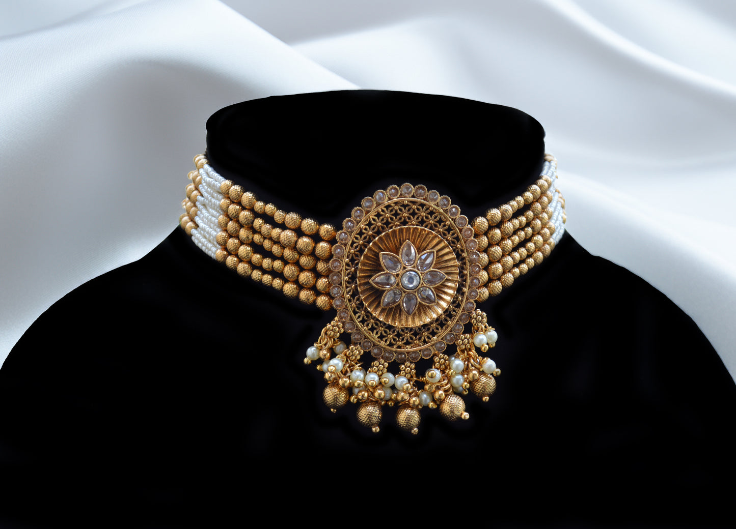 Fine Gold Finish Kundan Choker Necklace