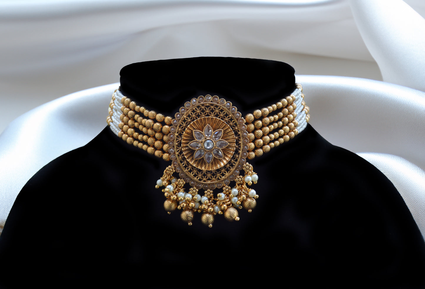 Fine Gold Finish Kundan Choker Necklace