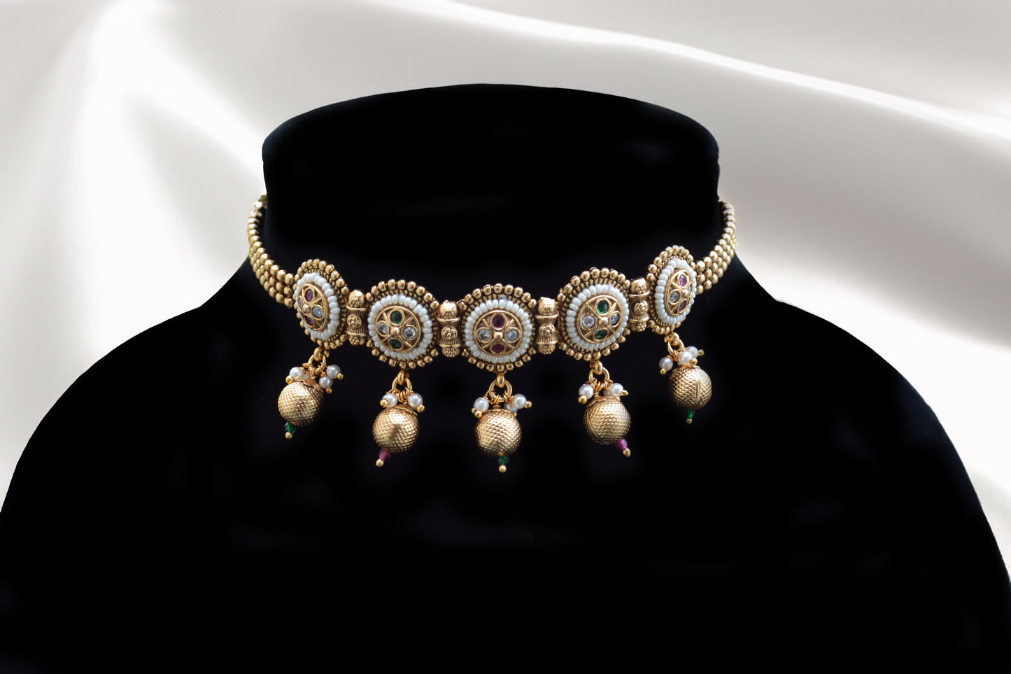 Fine Gold Finish Kundan Choker