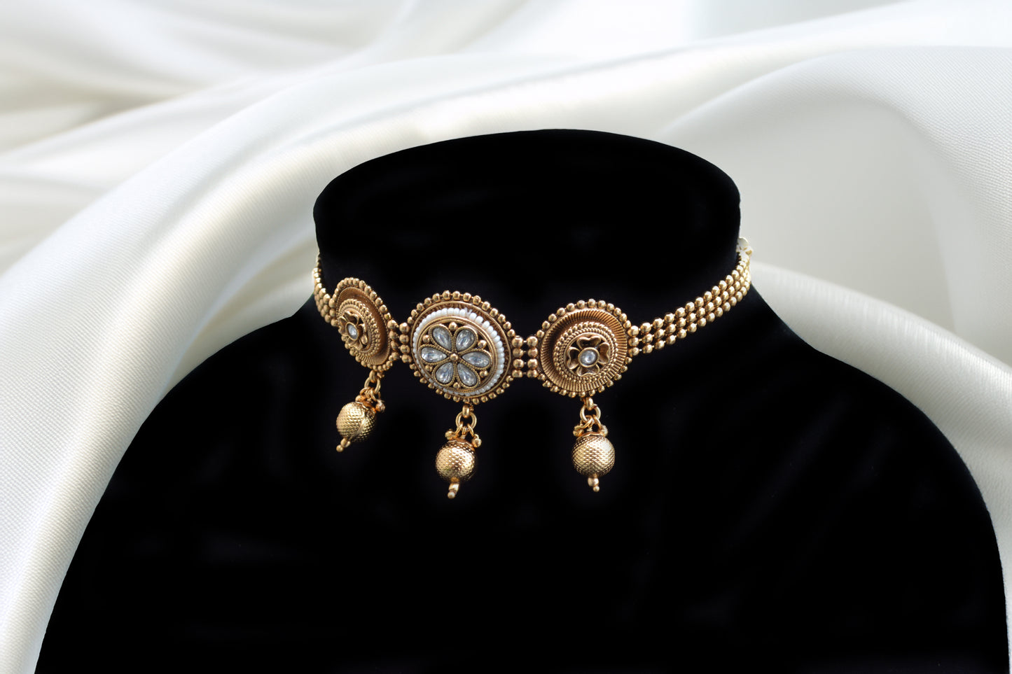 Fine Gold Finish Kundan Choker