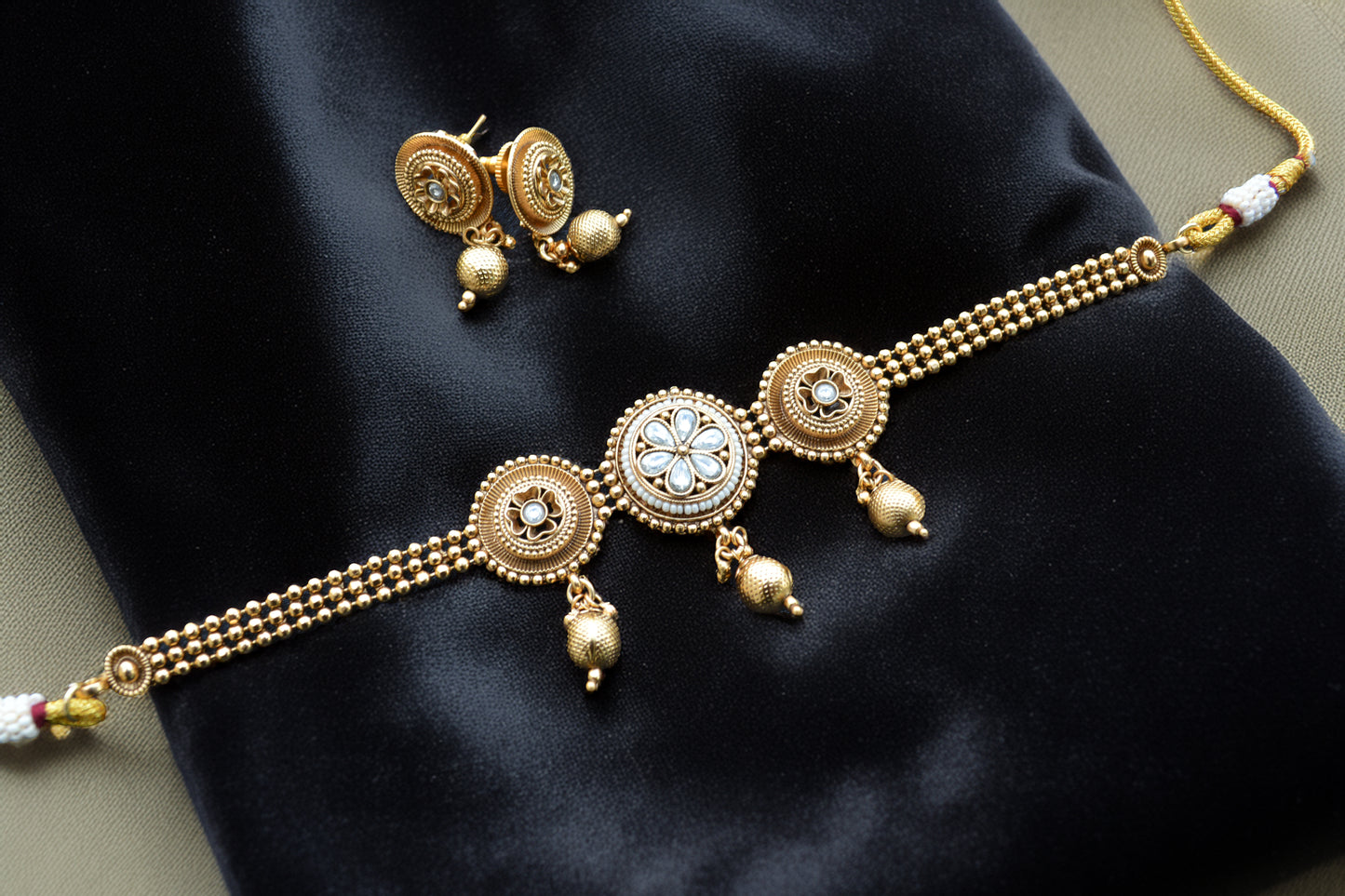 Fine Gold Finish Kundan Choker